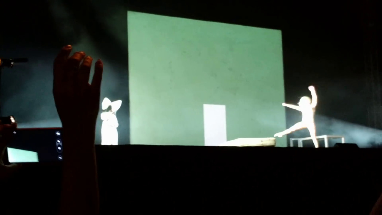 Sia - Chandelier (Live in Israel - Tel Aviv 11/08/2016)