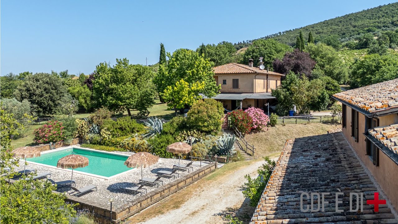 Visita dell'immobile | Montecchio (TR), Italy | Tenuta in posizione dominante con piscina e vigneto