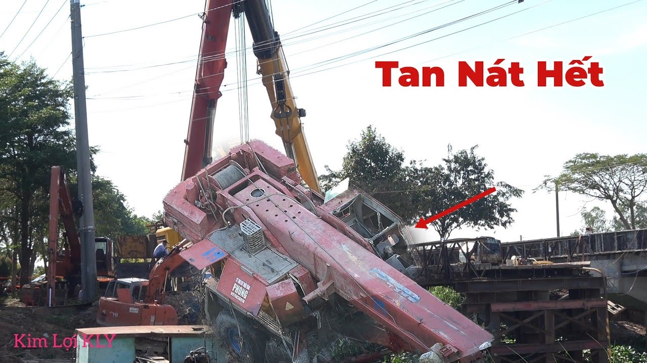 Đã Đem Lên Được Xe Cần Cẩu Chạy Sập Cầu Ở Long An Sau 8 Ngày Rơi Xuống Sông. 