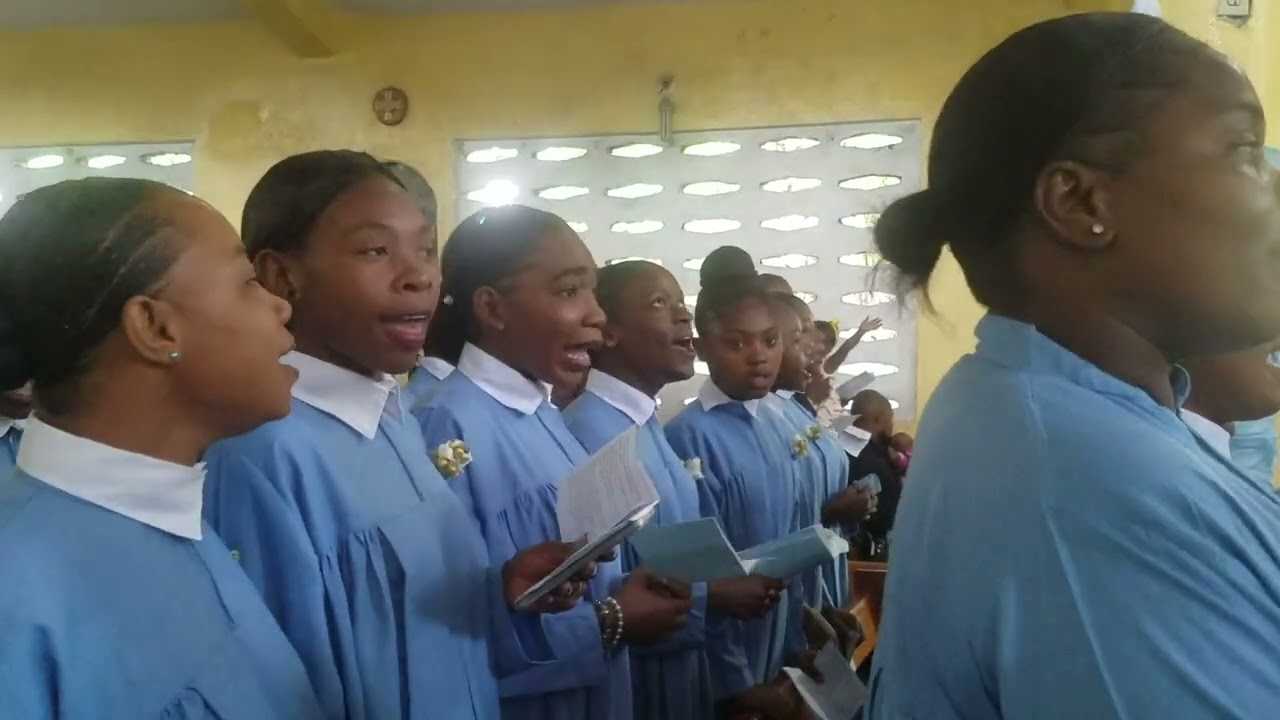 chant Credo à l'occasion du 15ème anniversaire de la chorale Yahve Nissi Préparé par Maestro Yvenson