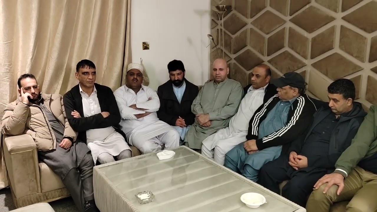 چودری ناصر عمرہ کی سعادت حاصل کی ہے مبارک عمرے کی  دینے کے لیے گھر میں سب دوستوں عمرہ چودری رازق    