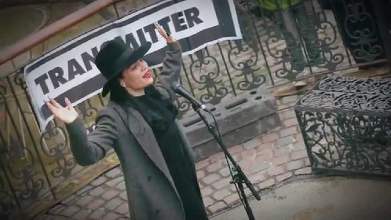 Jessie J busking in Camden Stables Market