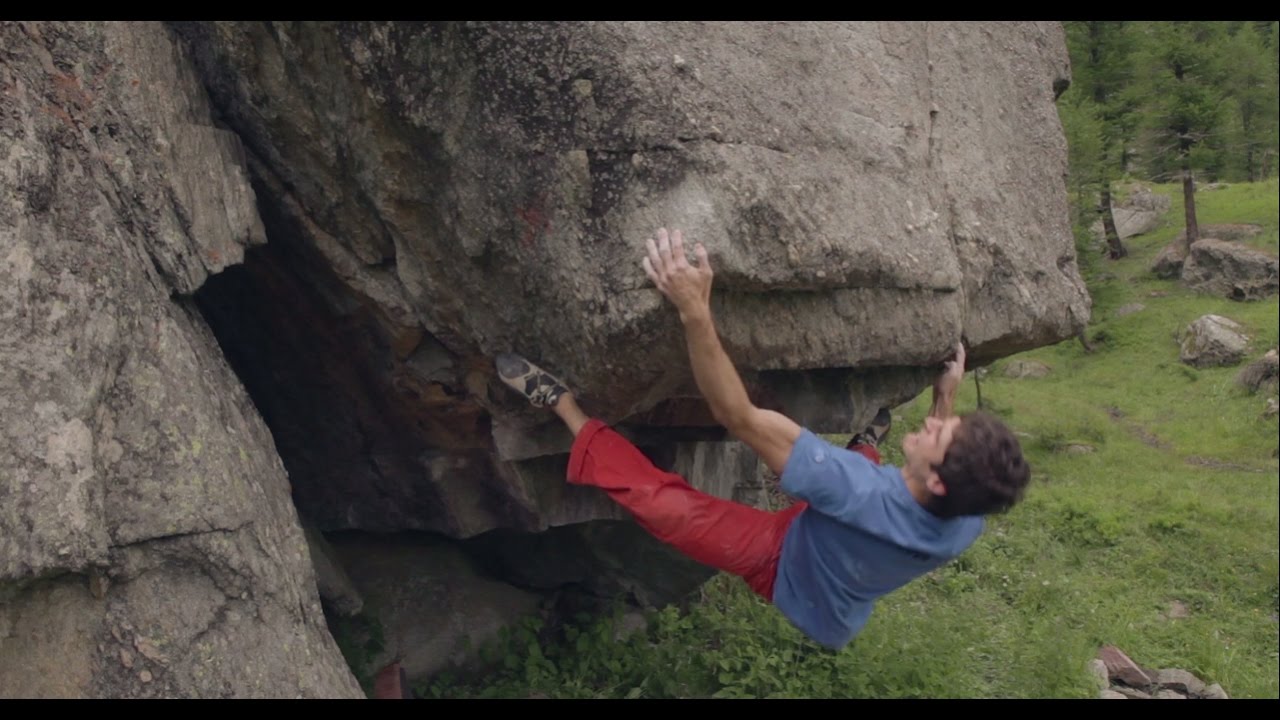 Marcello Bombardi Climbs Die Hard V10/7C+ In Levi Molinari | The Italian Climbing Files, Ep. 3