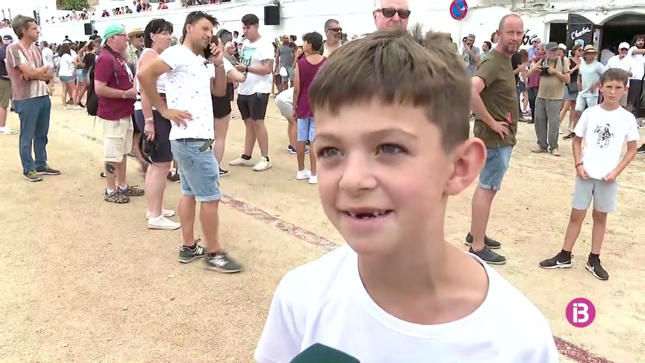 El so del flabiol desperta Ciuatdella el dia de Sant Joan