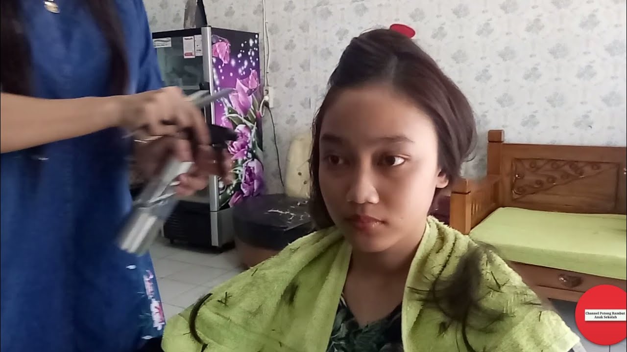 Wanita berambut indah sudah berakhir, kini tinggal kenangan menjadi bondol ||haircut school||