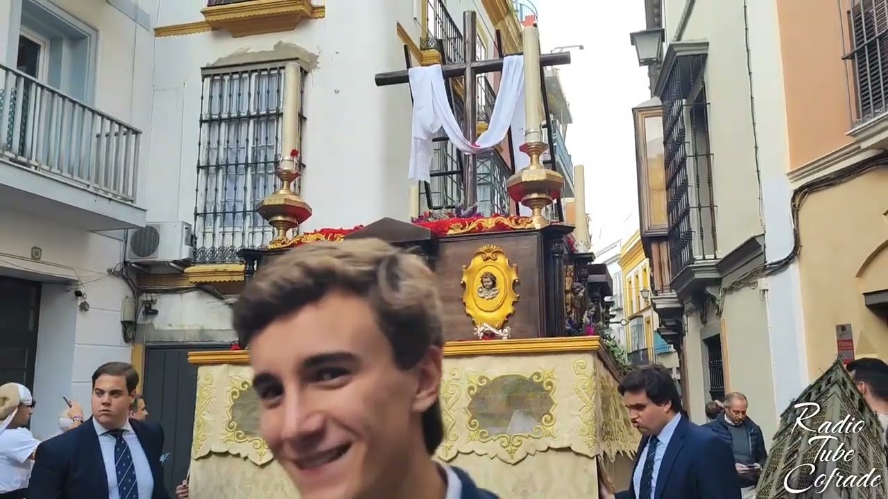 Salida procesional de la Cruz de Mayo del Colegio de Fomento Tabladilla, Sevilla 2025.