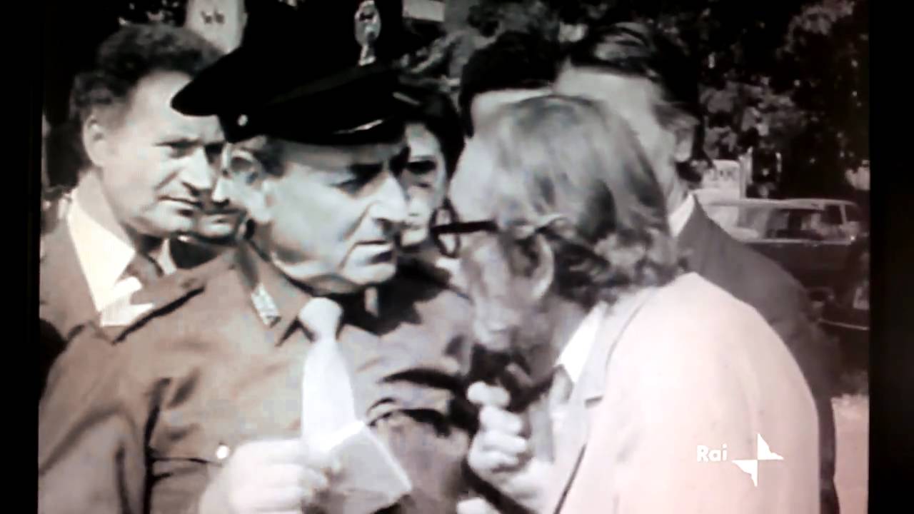 Qui squadra mobile..rapina ed arrivo delle volanti in grigio verde