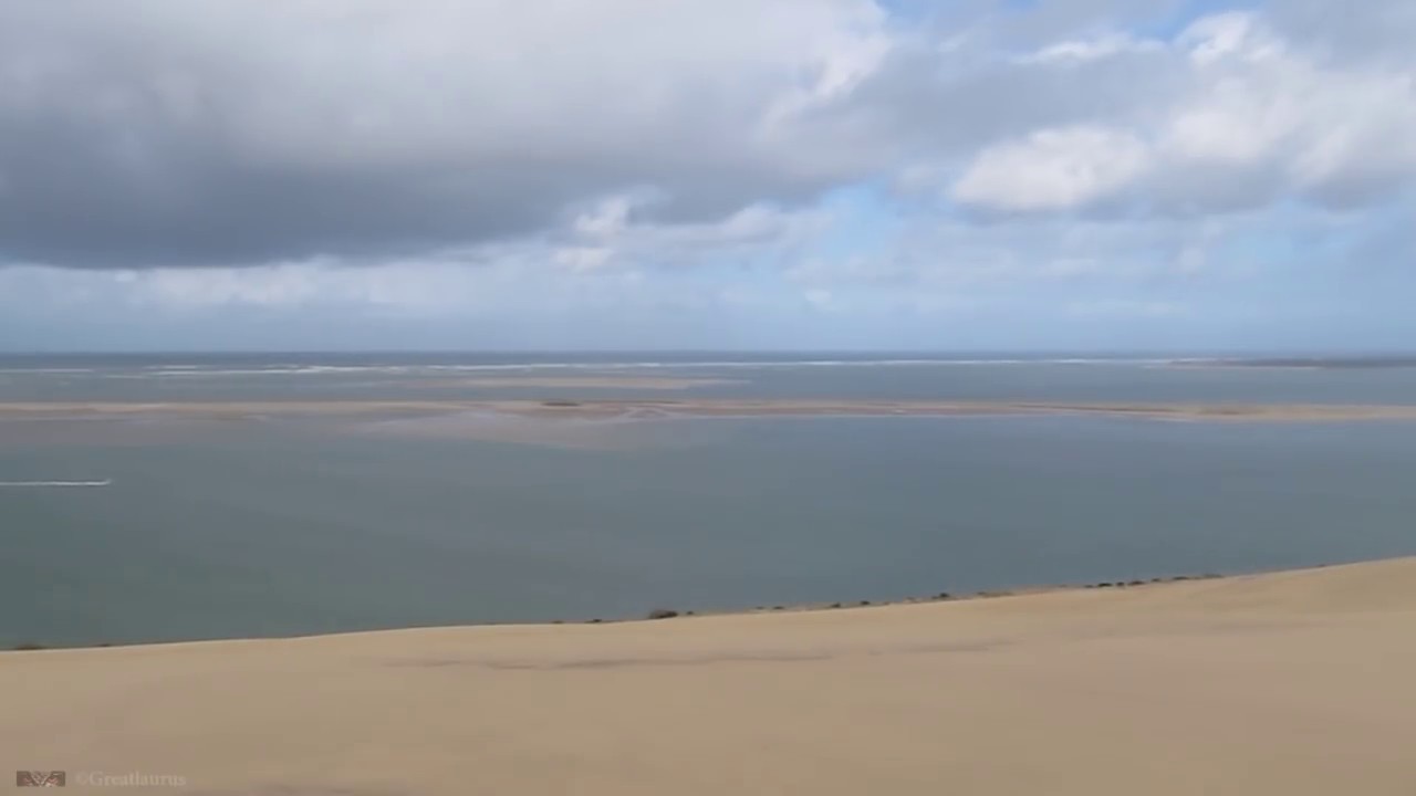 La Dune du Pyla balay&eacute;e par le vent et les orages