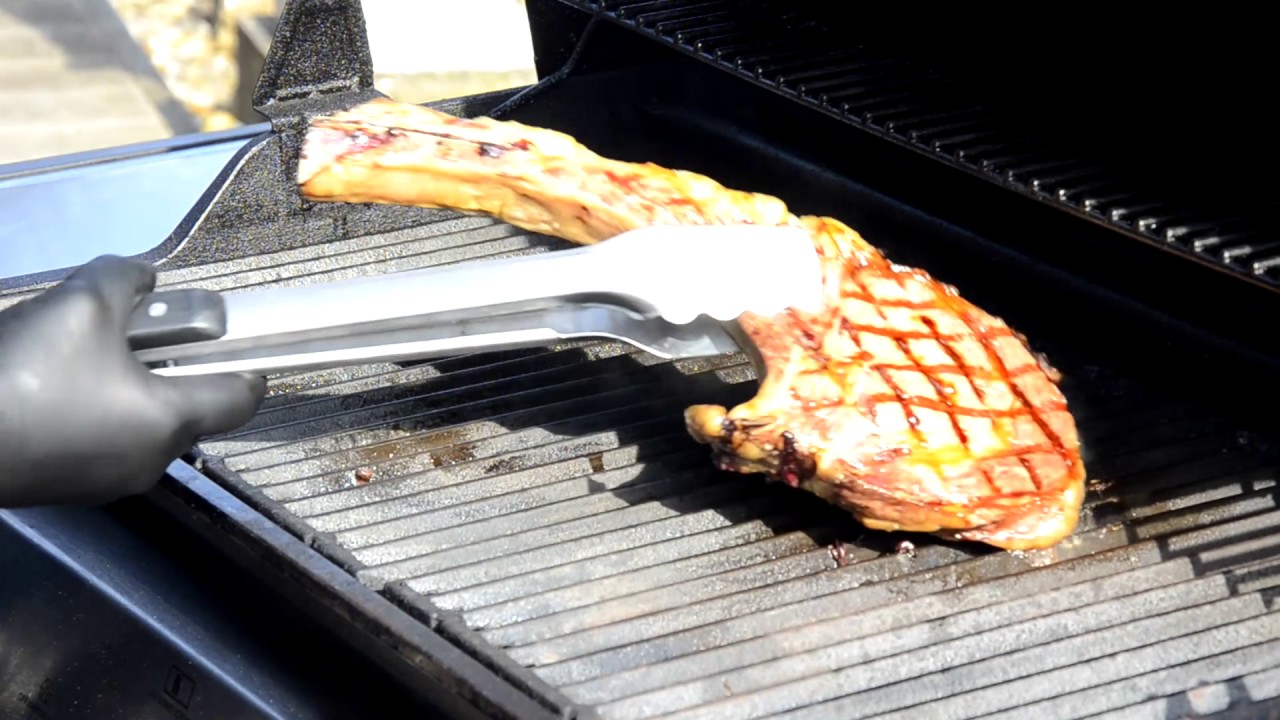 Tomahawk Steak vom Grill
