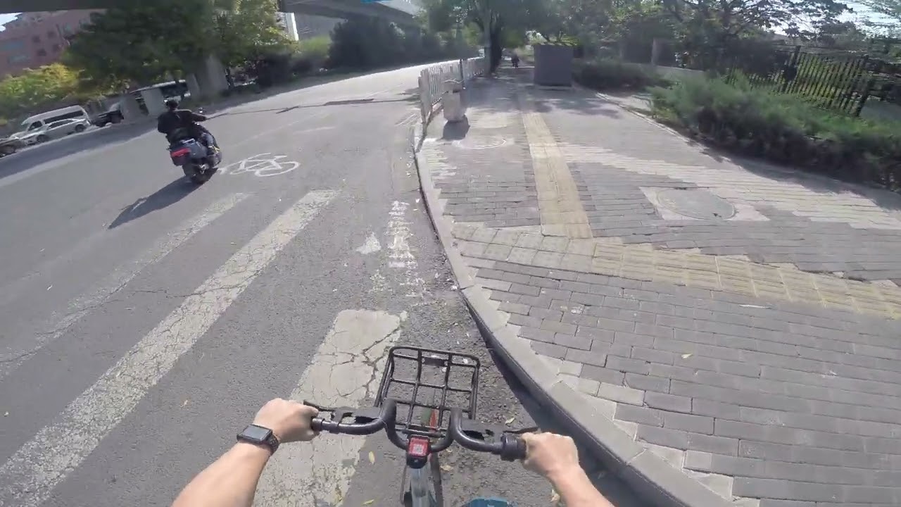 Streets of Beijing: Riding Rental Bike 骑自行车