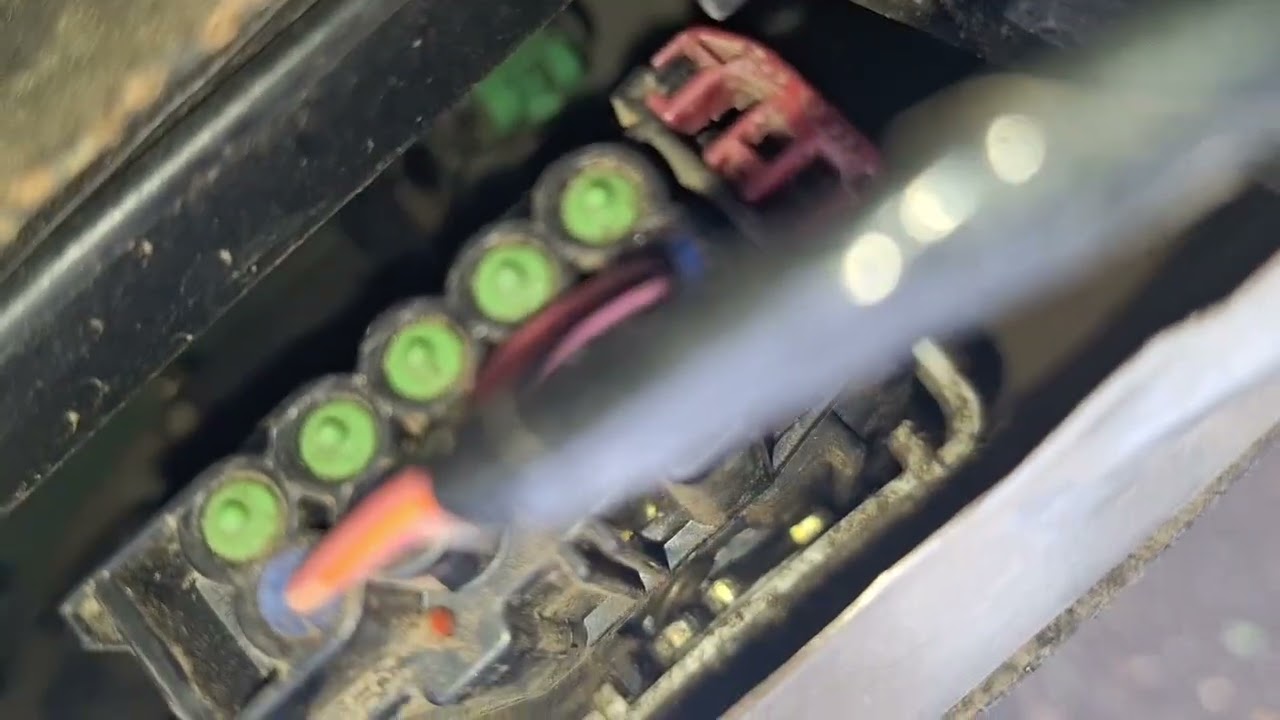 ремонт замка двери форд эскейп .