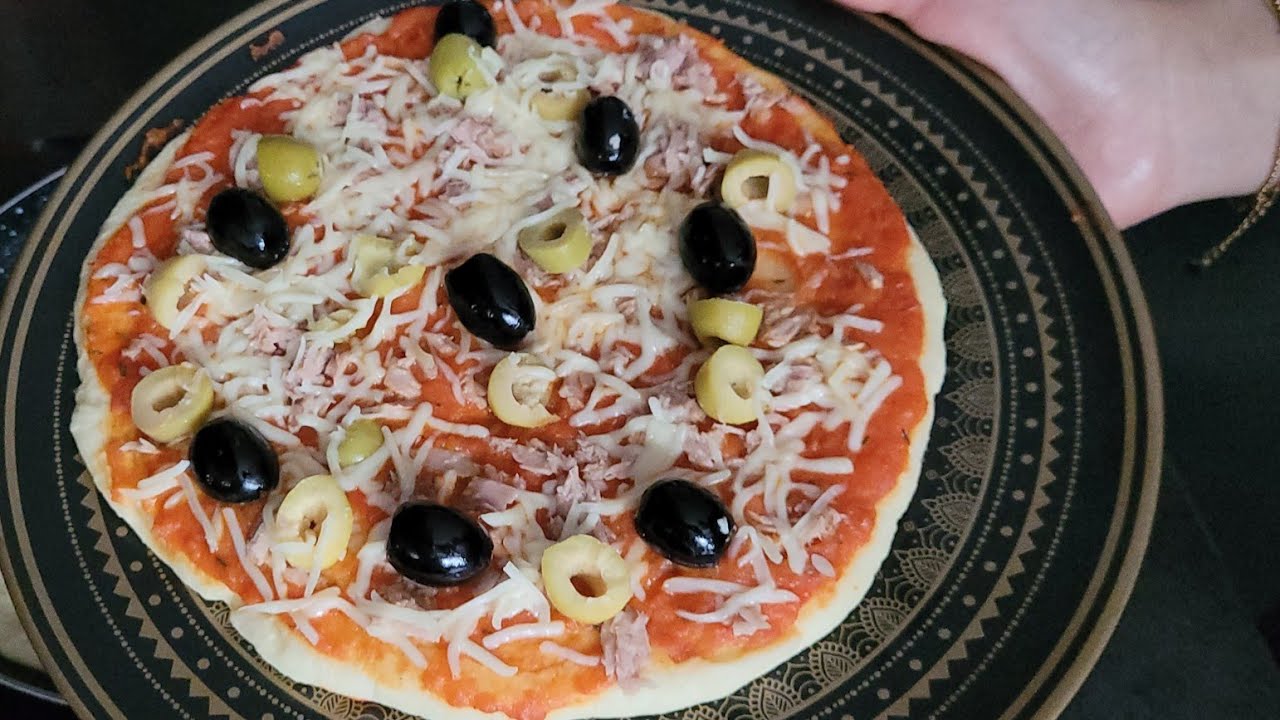 جربت بيزا المقلاة وقررت نتخلى على بيزا الفرن نهائيا مرقمشة وكيما تاع برا pizza à la poêle ناجحة ١٠٠%