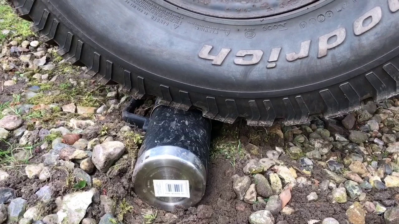 Deutscher Jagdterrier test STANLEY Isolierkanne und fährt mit dem Auto drüber!