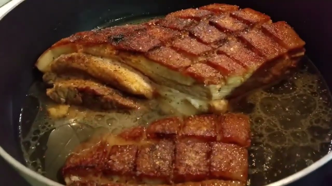 Friptura de Porc cu Salata de Varza la Borcan și Cartofi Fierți in Coaja de la Bunica 🍂