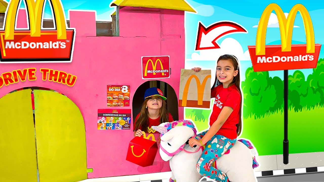 Transformei meu castelo de papelão em um restaurante de verdade | Jéssica Godar, Laurinha E Helena