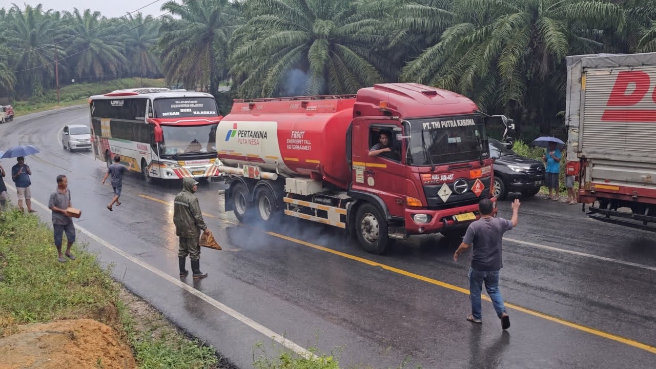 Situasi MeneGangkan‼️Truk Nyaris Hilang KendaLi Dan Hampir Tabrakan Di Bukit Kodok