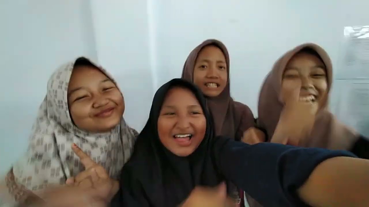PROSES PEMBUKAAN KADO JUARA AGUSTUSAN