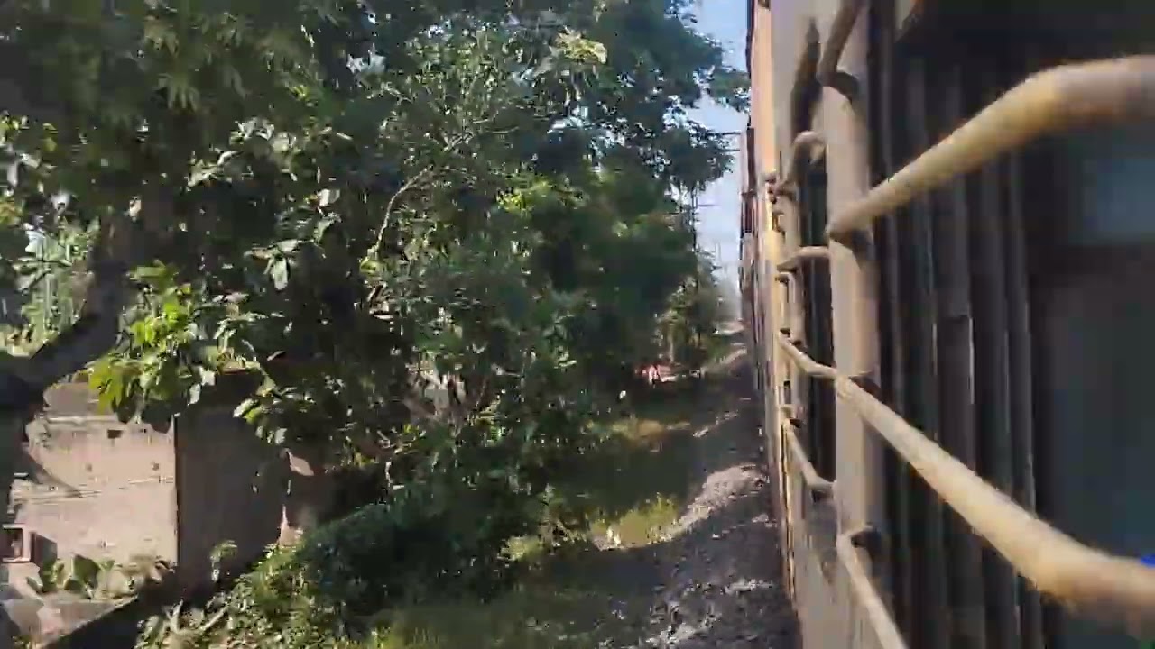 Non-Stop action! Skipping Konnagar and Rishra- Maldah Intercity Express 
