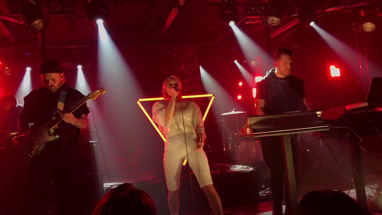 Vesala - Tavallinen Nainen / Sori @ Lutakko, Jyväskylä