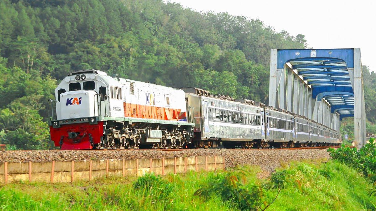 KERETA API PANJANG‼️ MENEMUKAN 27 KERETA API NGEBUT DI PERLINTASAN DAN TEROWONGAN