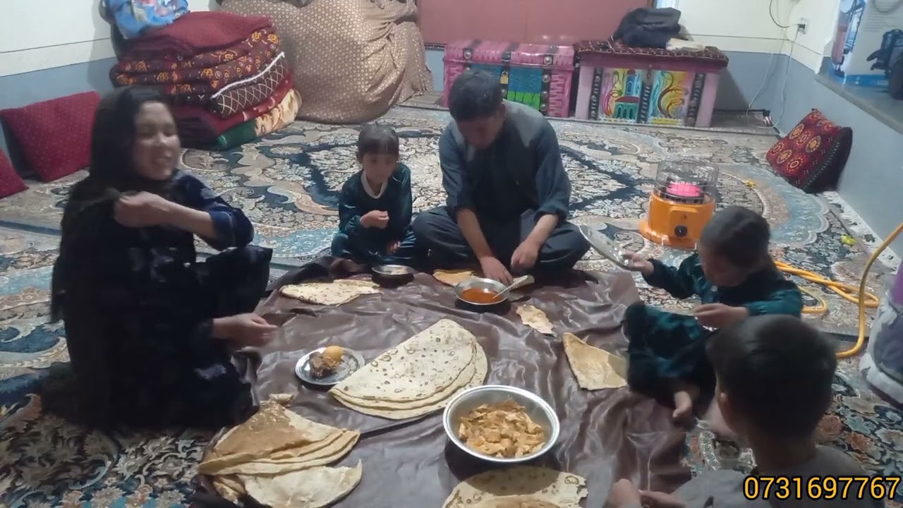 غذا خوردن خانواده قاری را بیننده باشید