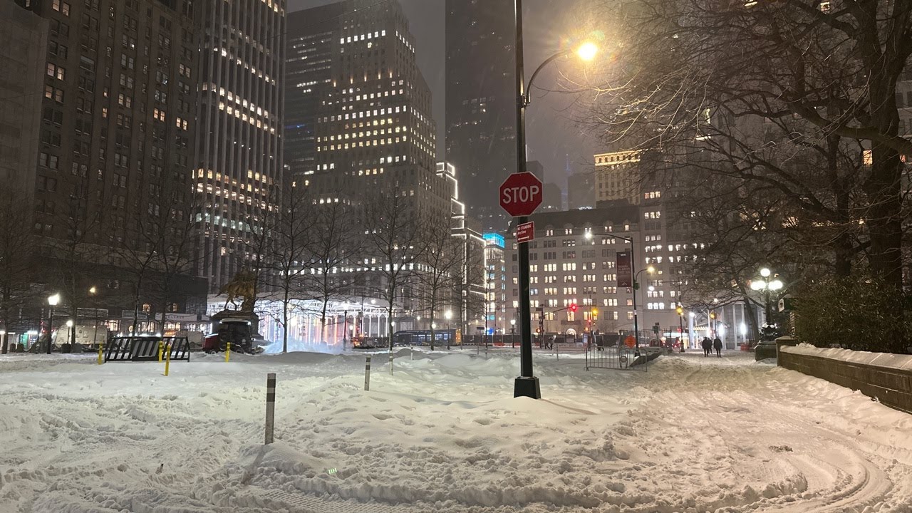 New York City live , winter snow storm night walking, Manhattan, 7:40pm 01/25/2026