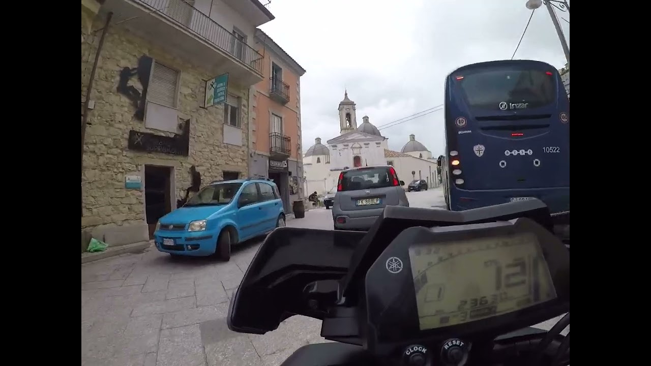 Strada sardegna in moto ss 125 con bmw s1000r