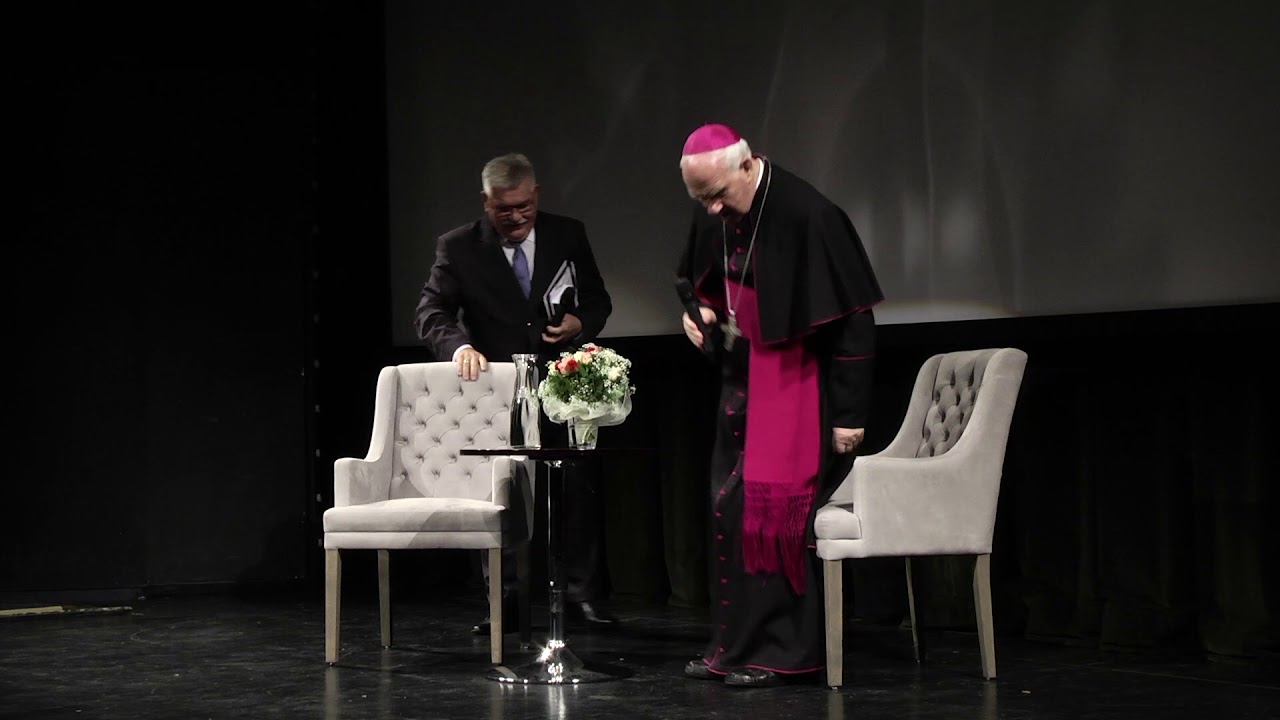 Benefis z okazji 50 lecia kapłaństwa bp  Ignacego Deca