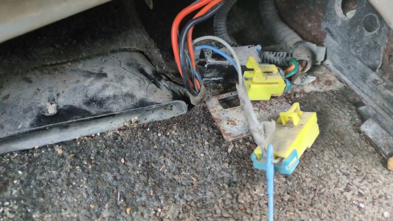 2002 Chevy Avalanche front seat removal #boogered #gm 
