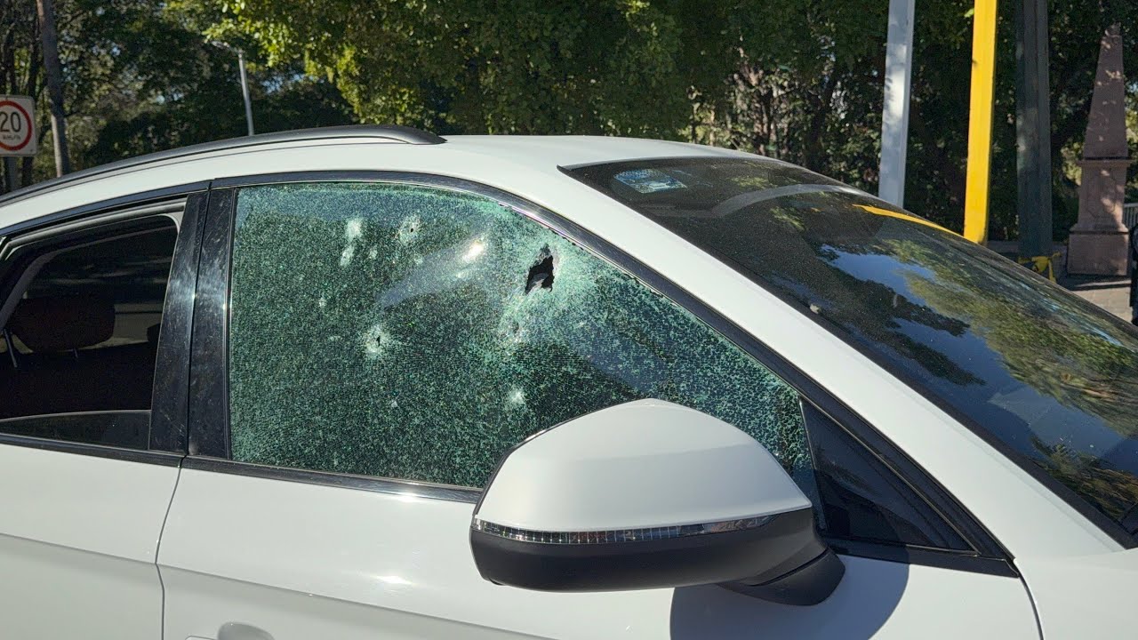 ASÍ QUEDÓ LA CAMIONETA DE DIPUTADOS DONDE FUERON BALEAD0S EN EL CENTRO DE CULIACÁN