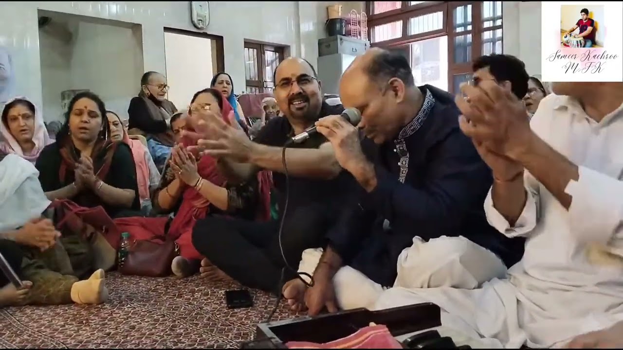 Bhajan Singer Vijay Bhat and Tabla player Sameer Kachroo Shalimar garden U.P India(Volume385)