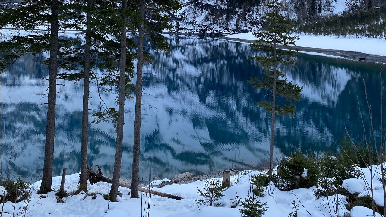 A scenic walk to see this magical lake in Switzerland Alps