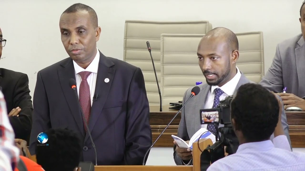Ansixinta Barlamaanka ka dib waxa la dhaariyay Ra’iisul Wasaare Xamza Cabdi bare
