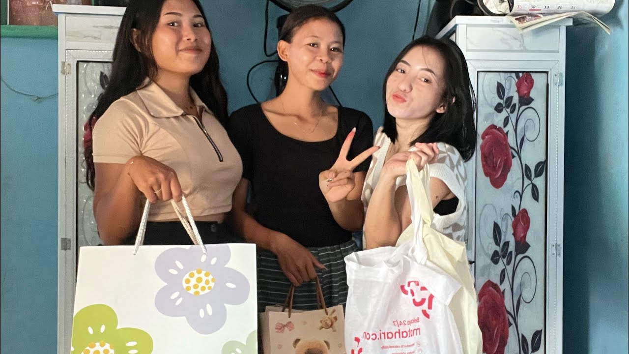 Tukaran kado sama dedek sepupu (Karin) dan keponakan (Angel),, pada tanggal 26/Desember-2025 