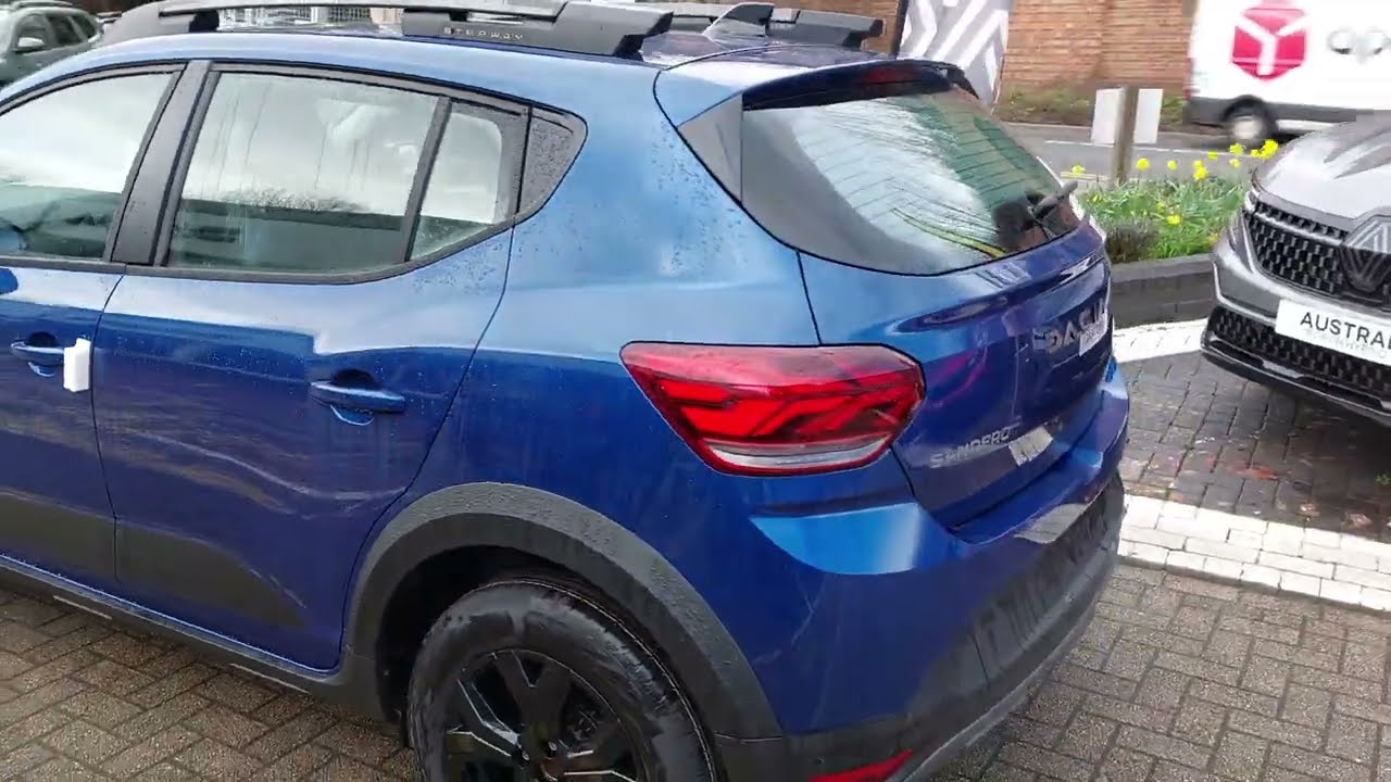 BRAND NEW 2024 DACIA SANDERO STEPWAY EXTREME 1.0 90ps PETROL MANUAL in IRON BLUE @ Dacia Croydon
