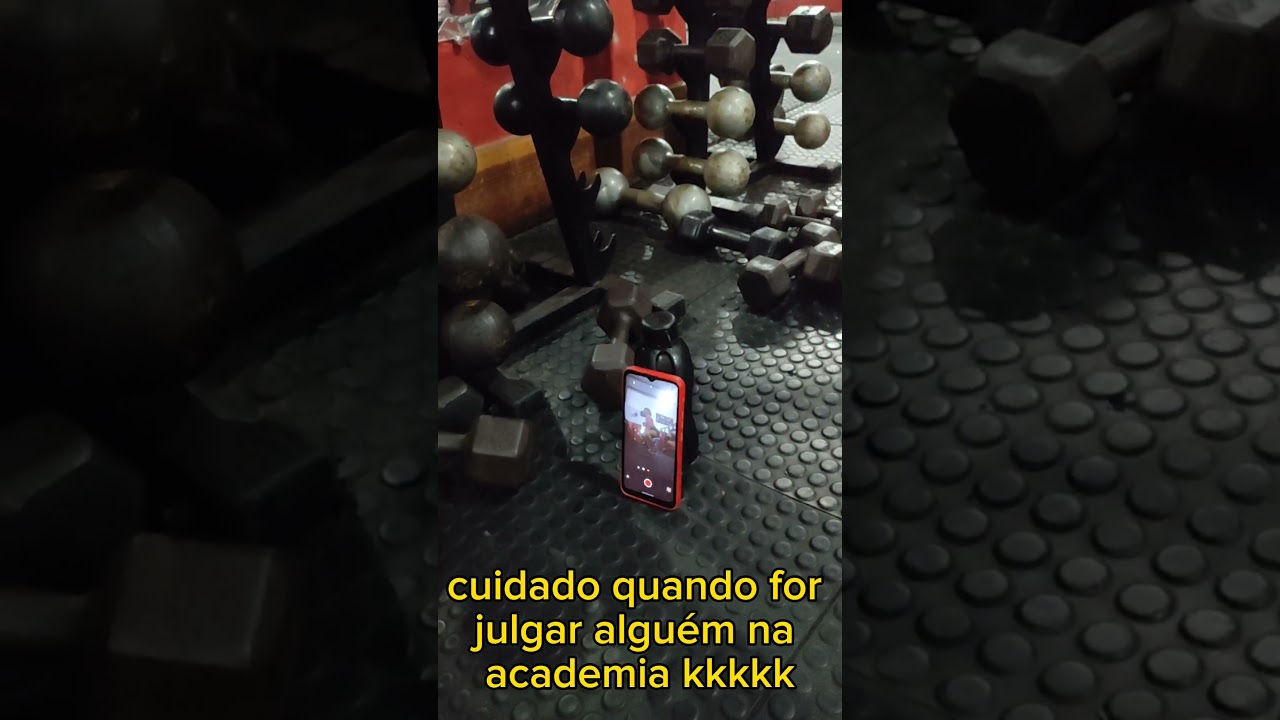 cuidado ao julgar algu&eacute;m na academia #memes #academia #personal #engra&ccedil;ado