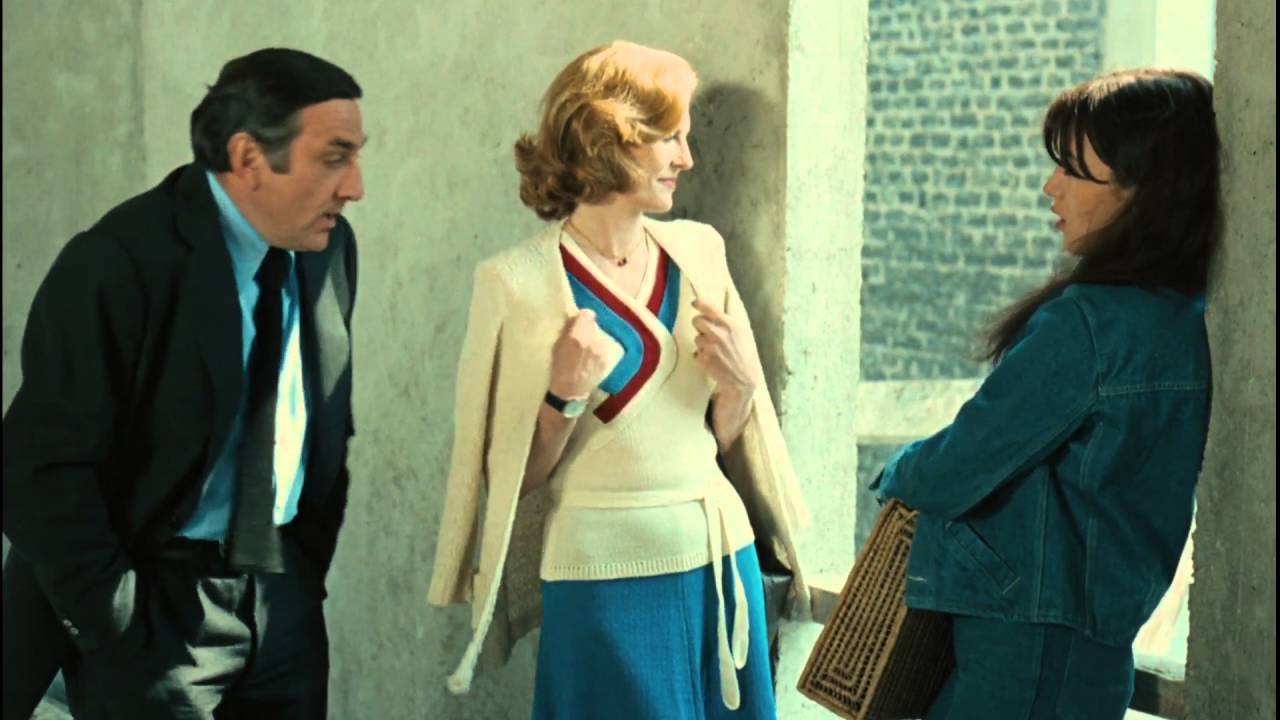 La Gifle (1974) - A Paris, on va moins vite en voiture que sur ta pétrolette