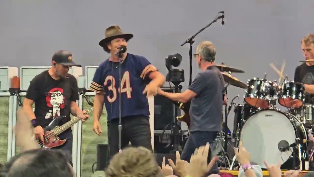 Pearl Jam performs The Who's 