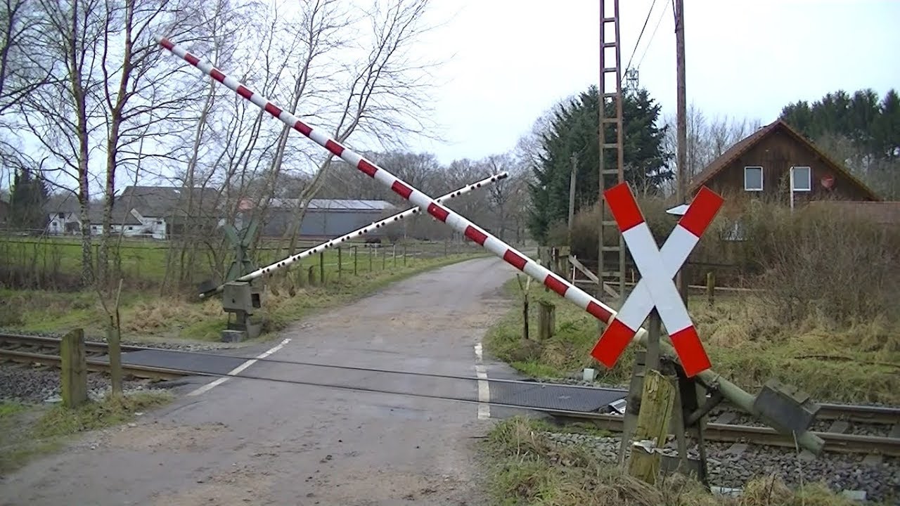 Spoorwegovergang Soltau (D) // Railroad crossing // Bahnübergang