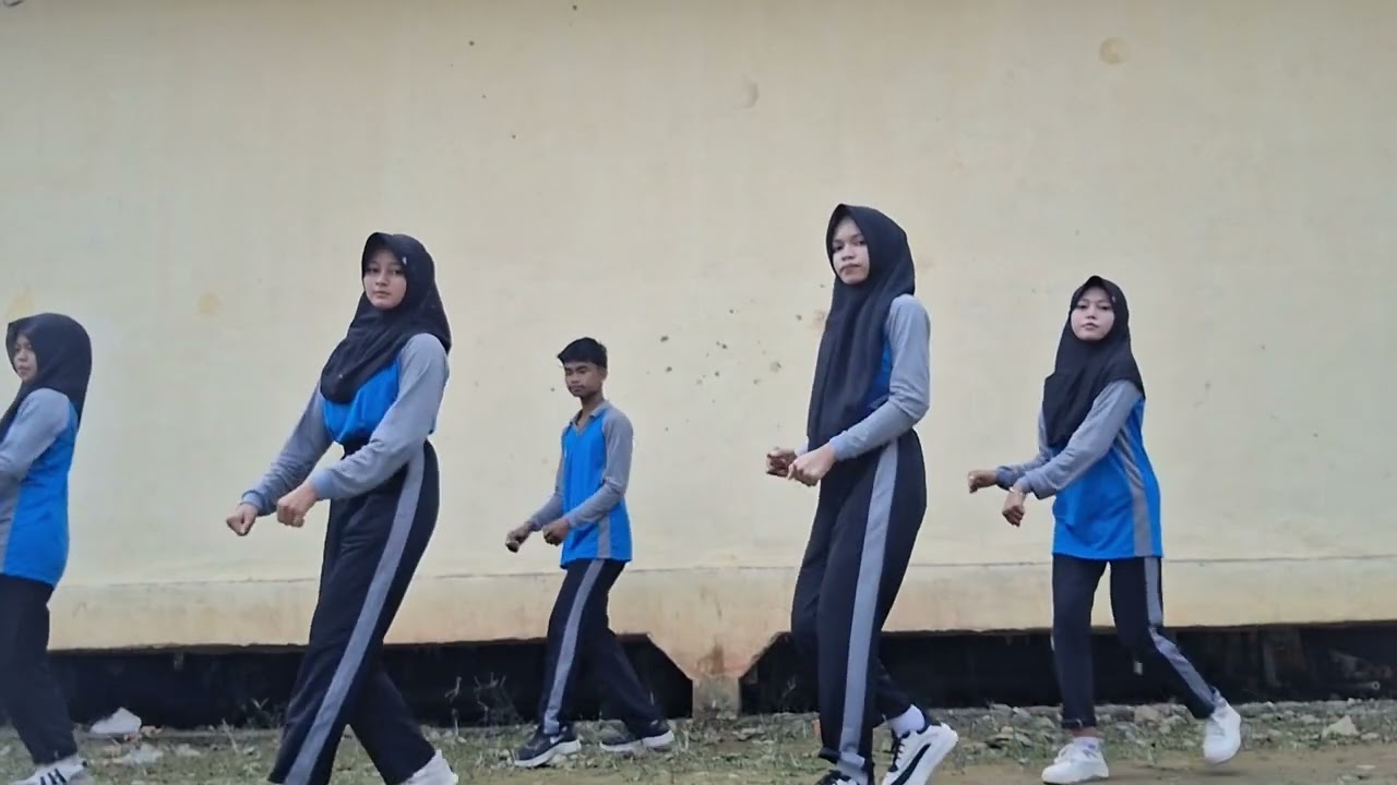 TUGAS VIDEO SENAM ANAK INDONESIA НЕВАТ МАPEL PJOK KELAS X.E-3 KELOMPOK 4