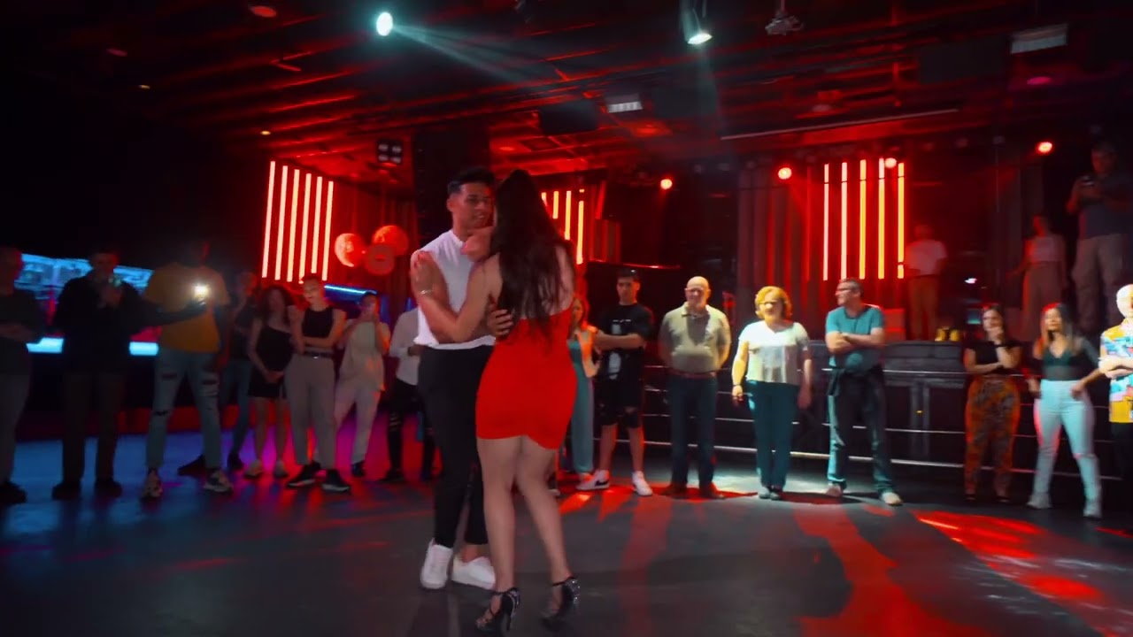 Elena Khamsi & Byron 🌹❤️BACHATA FLAMENCO❤️🌹✨ Besos Mojados - Itzza Primera, Mayimbito❤️