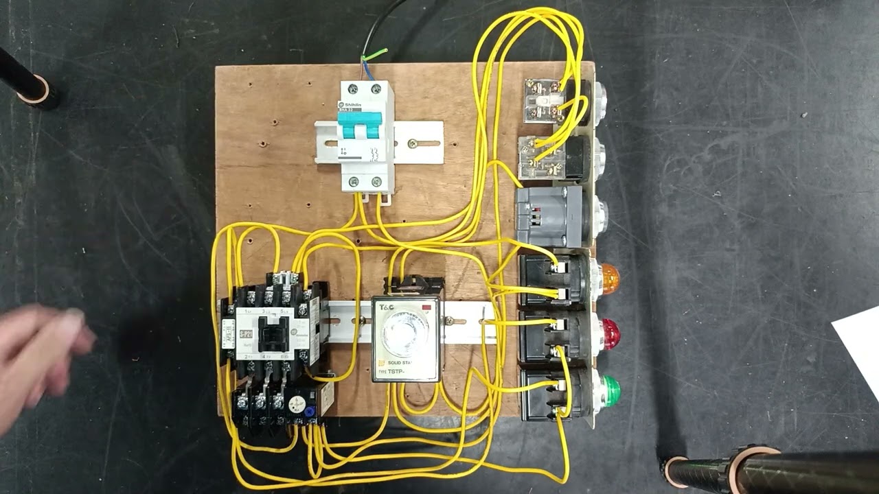 國營臺灣鐵路股份有限公司-從業人員甄試第10階-助理技術員-電機  術科 控制電路 通電測試