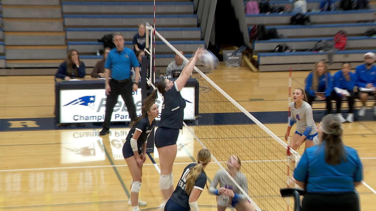 Женская волейбольная команда Champlin Park обыгрывает Spring Lake Park и выходит в полуфинал 5-го...