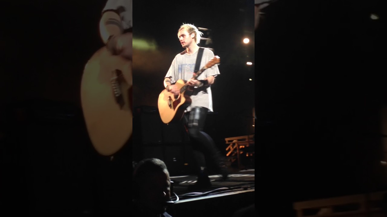 5SOS and Taka from One Ok Rock Amnesia