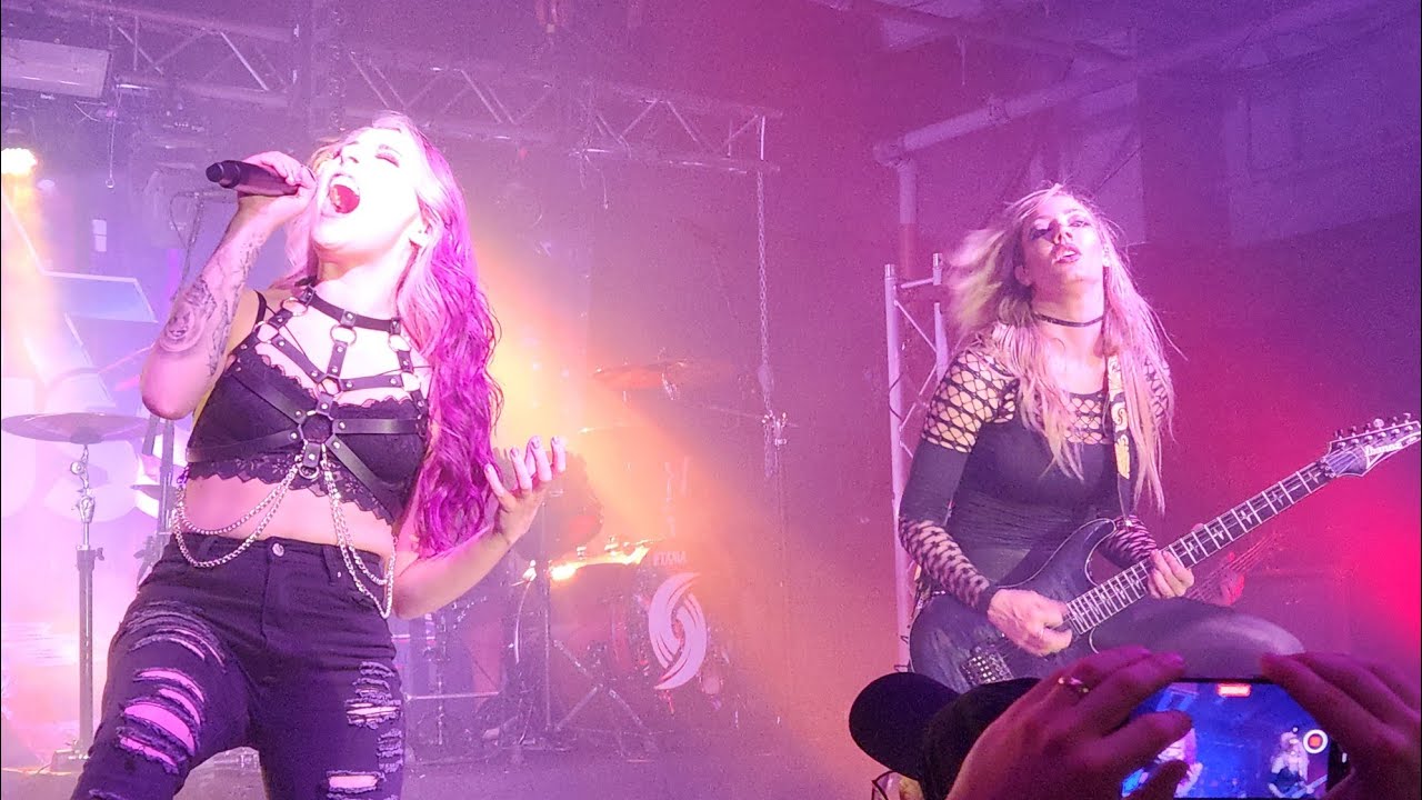 Nita Strauss.. Cowboys From Hell.. at Hanger 1819  Greensboro, NC 6-15-23