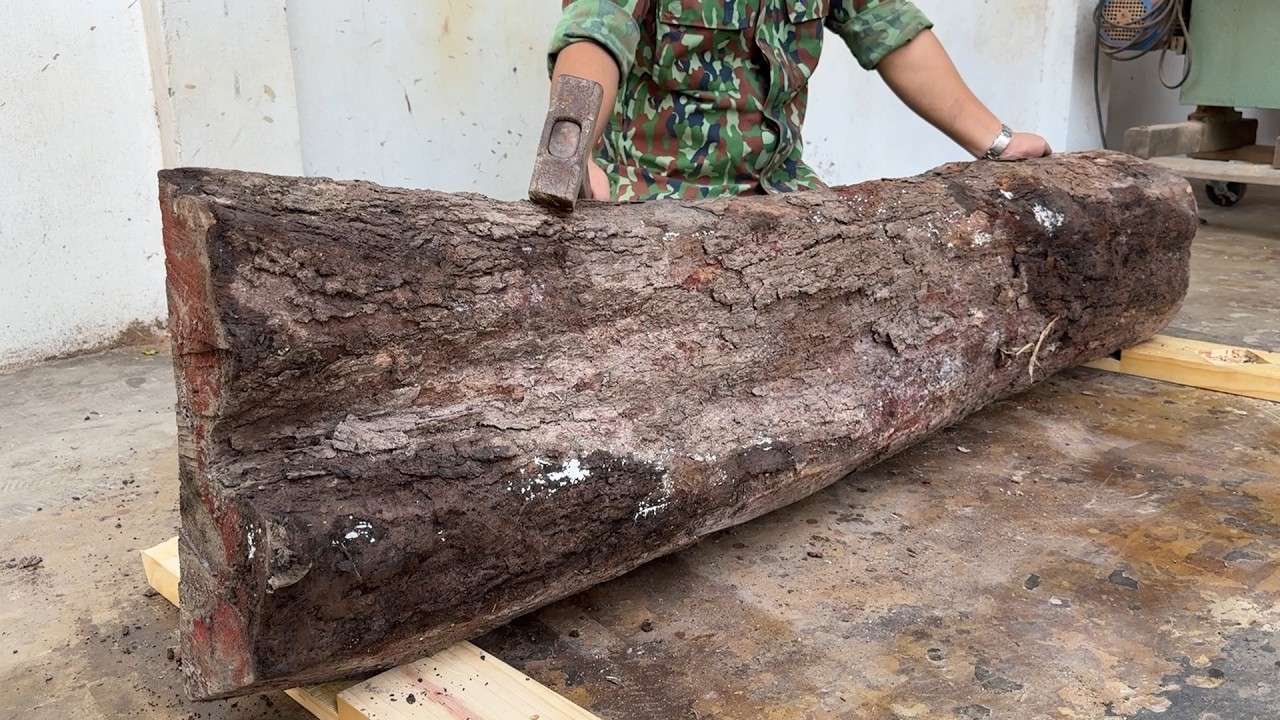 You're Never Seen Before: Extreme Few Skilled Carpenter Know This Secret From Abandoned Tree Trunks!