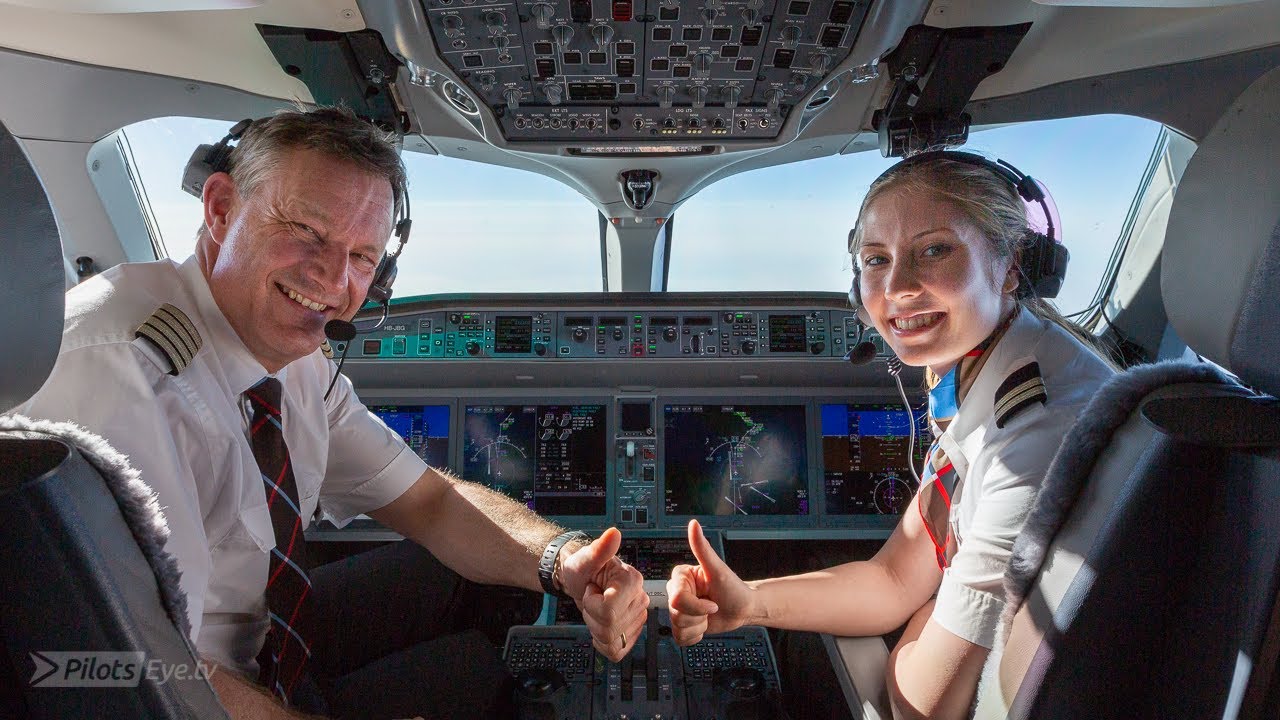 PilotsEYE.tv - LCY London City | SWISS A220 / CS100 | 