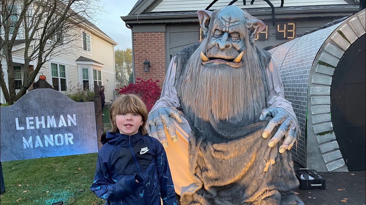 Lehman Manor 2022 - Youtuber Brick Thunders Halloween Haunt/Display Daytime