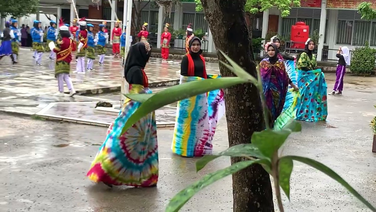 Marching Band SMP Negeri 9 Batam dalam penyambutan tamu dari Johor Malaysia