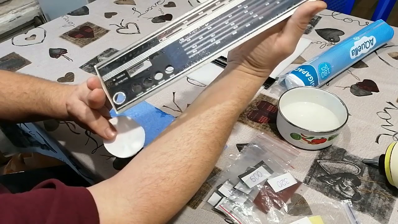 Полировка шкалы радиоприемника.